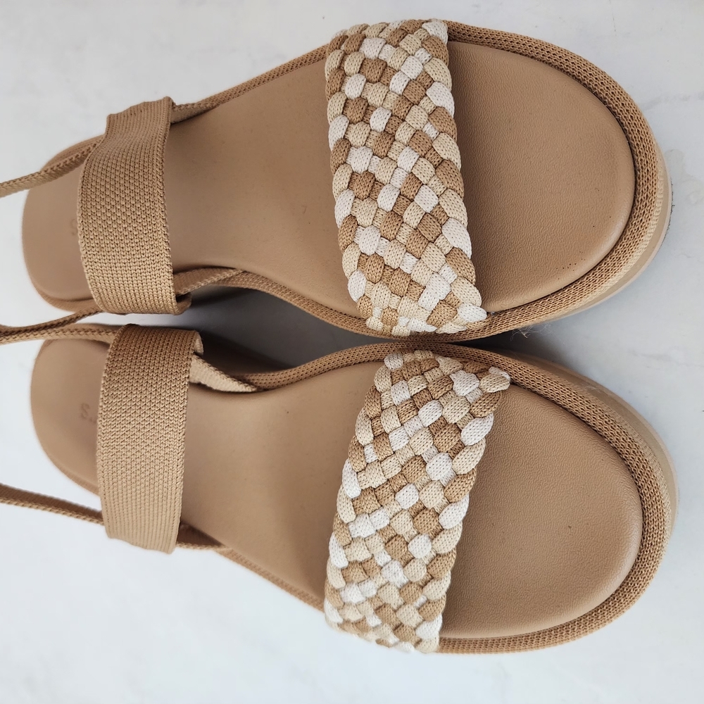 Rothy's Lightweight Wedge Sandal Size 8 Ivory Camel Beach Sand Woven - Picture 3 of 10